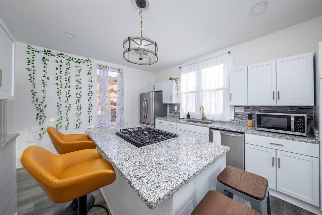 Newly Renovated House-10 Minutes From Downtown Holiday home *