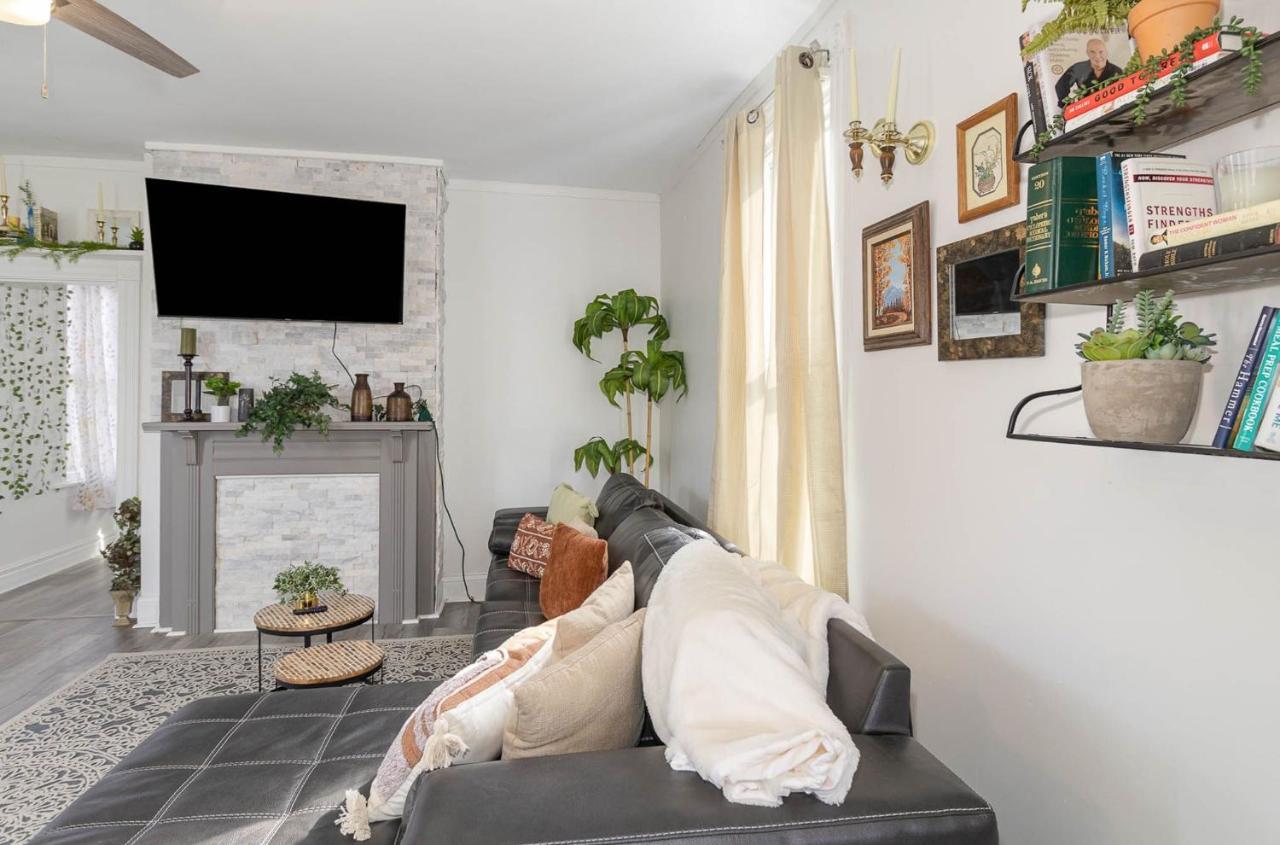 Holiday home Newly Renovated House-10 Minutes From Downtown