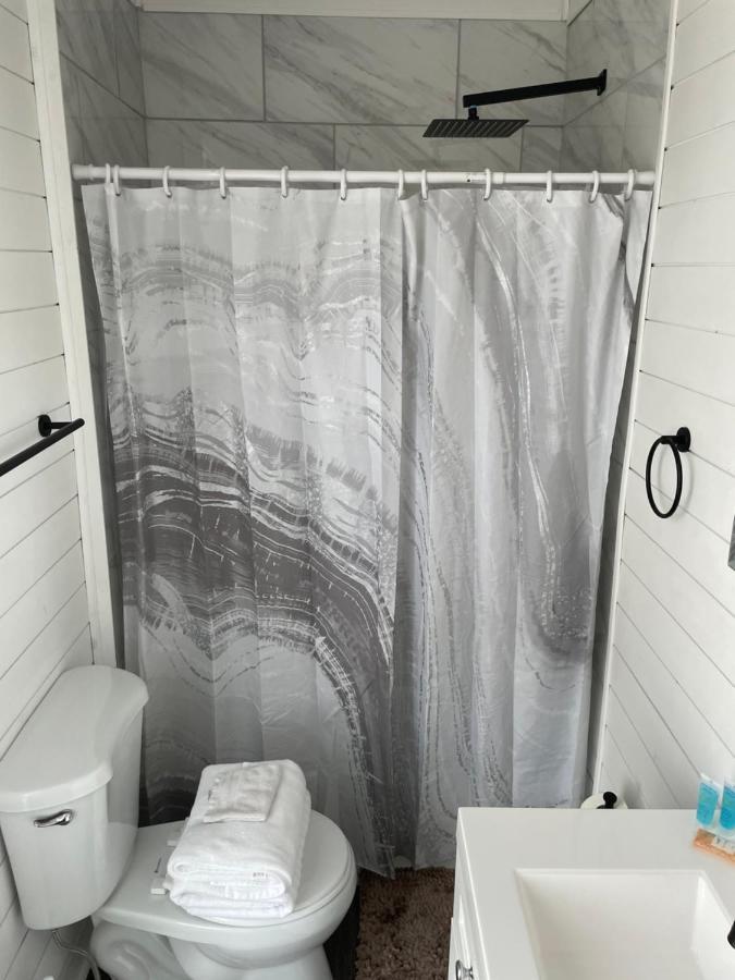 Newly Renovated House-10 Minutes From Downtown Holiday home *