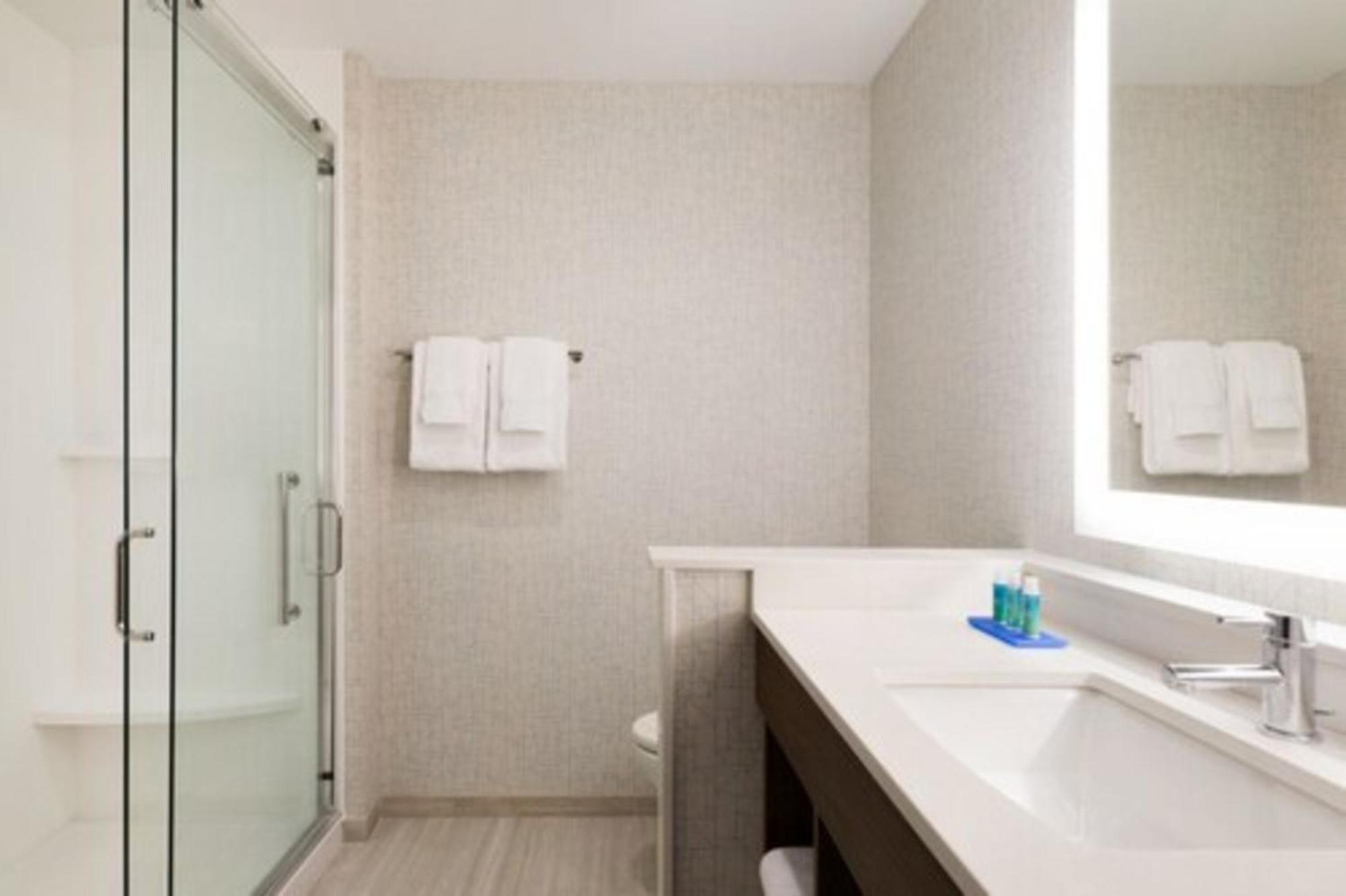 Hotel Express & - Ne - Red Bank Road By Ihg Cincinnati