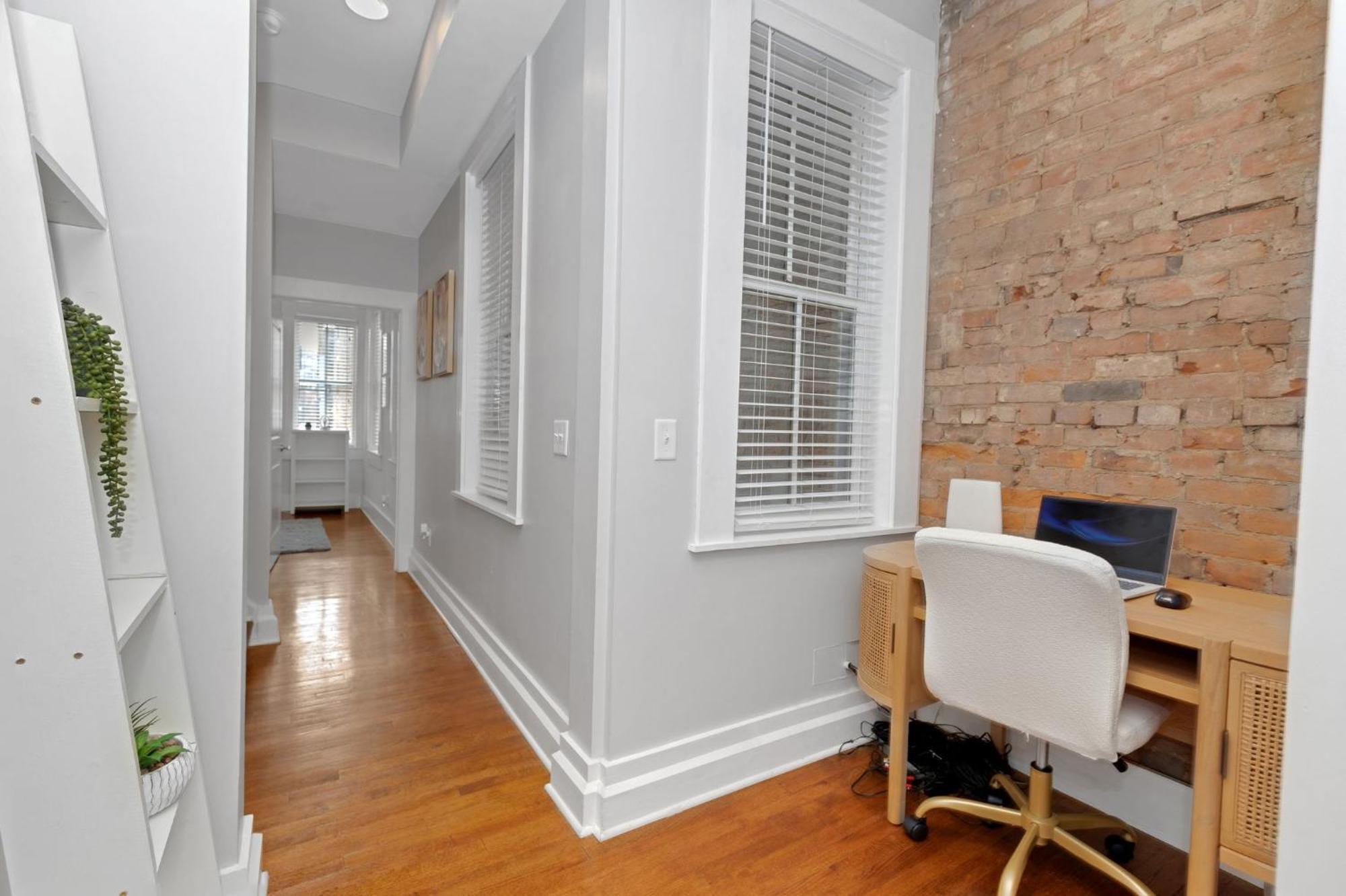 Cozy 4br W Massage Chair Arcade Heated Floor