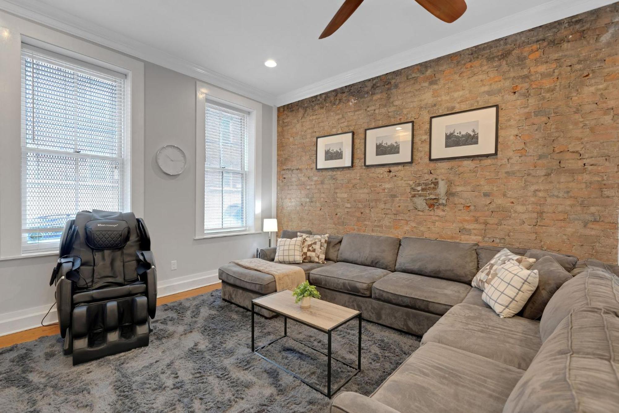 Cozy 4br W Massage Chair Arcade Heated Floor Holiday home Cincinnati