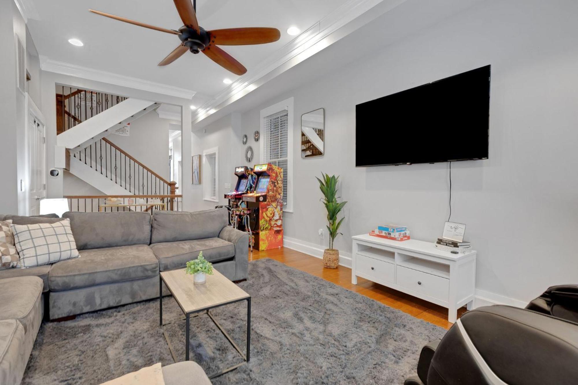 Cozy 4br W Massage Chair Arcade Heated Floor