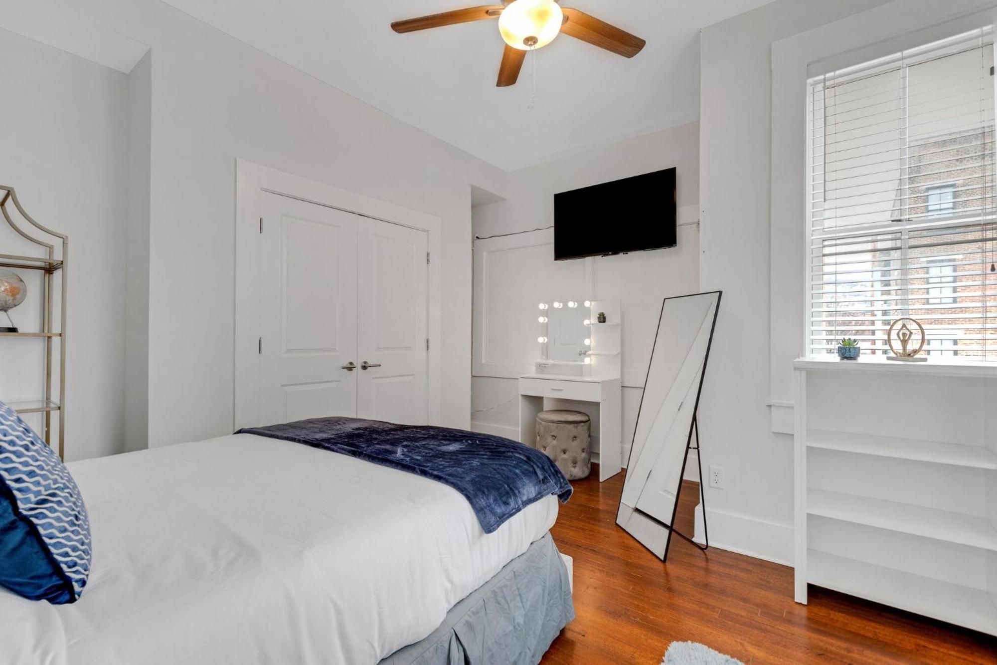 Cozy 4br W Massage Chair Arcade Heated Floor *