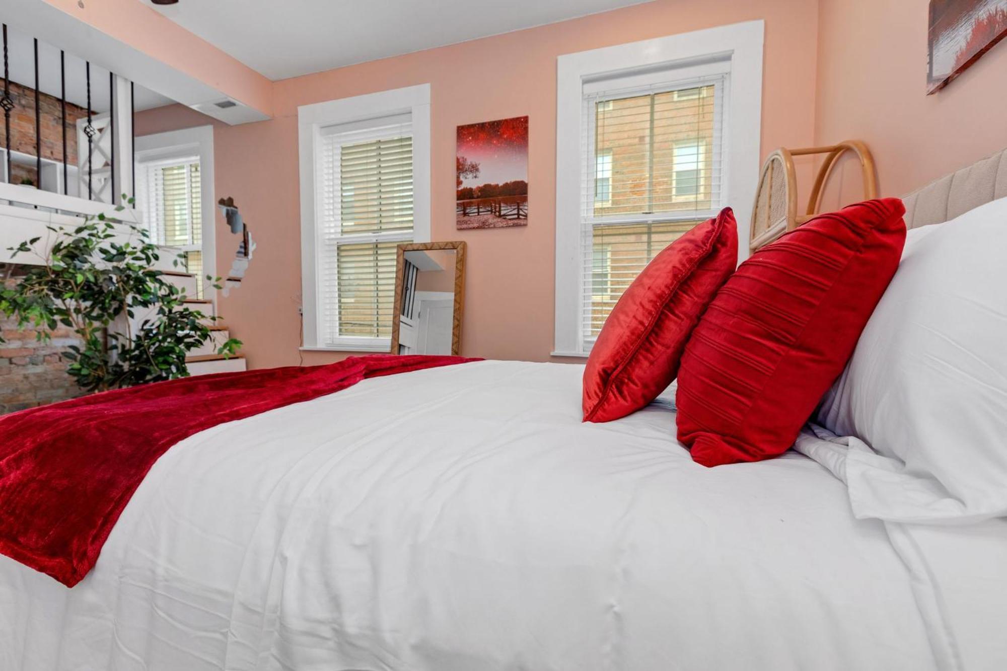 Cozy 4br W Massage Chair Arcade Heated Floor Cincinnati