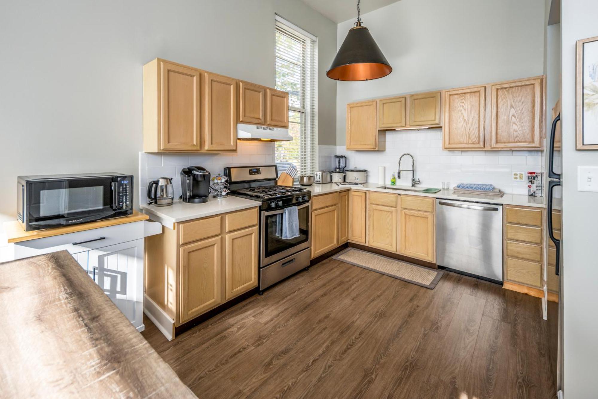 Near Otr And Tql,75in Tv, Lux Beds And Wifi, Free Parking Apartment Cincinnati
