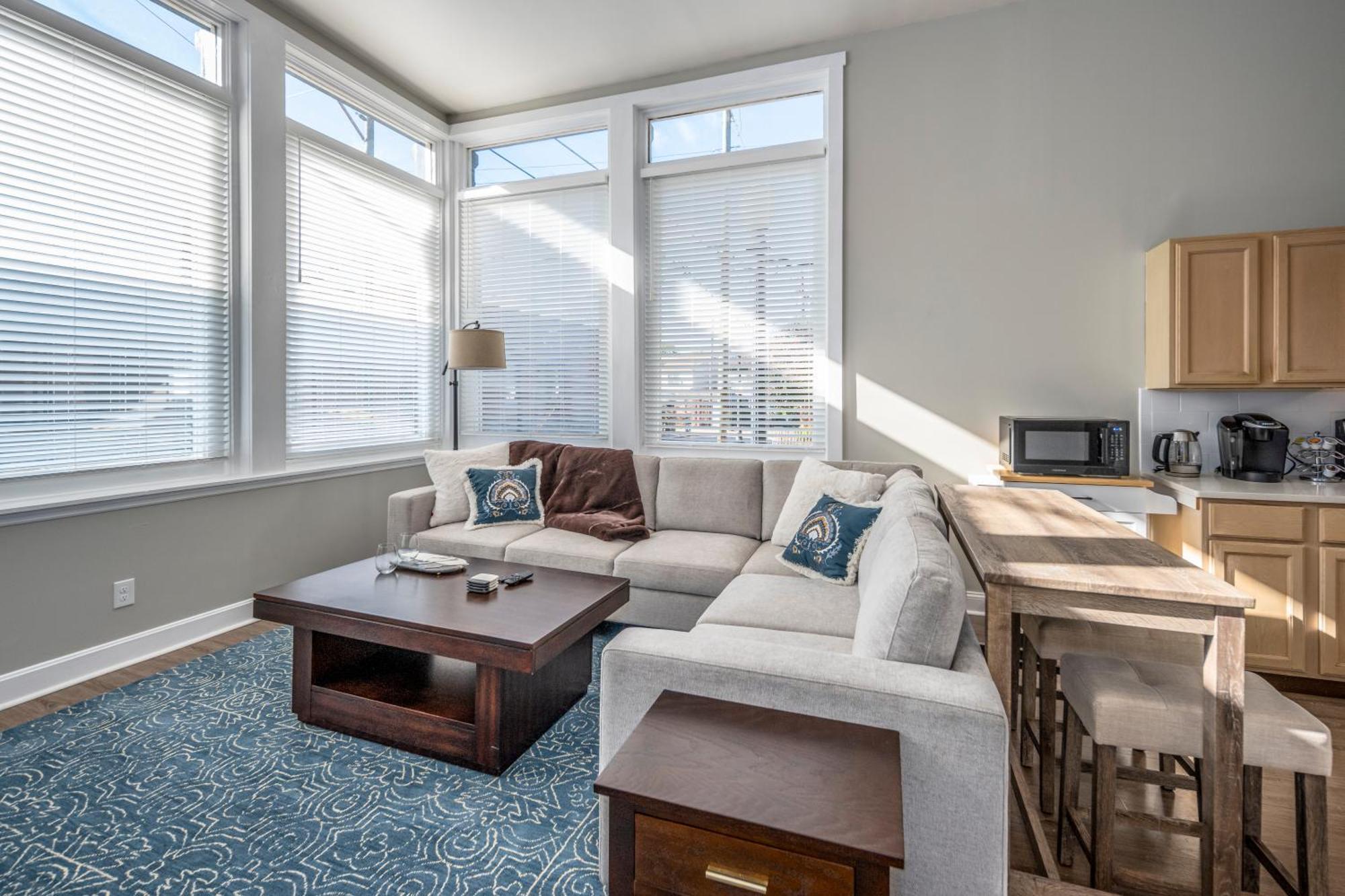 Apartment Near Otr And Tql,75in Tv, Lux Beds And Wifi, Free Parking
