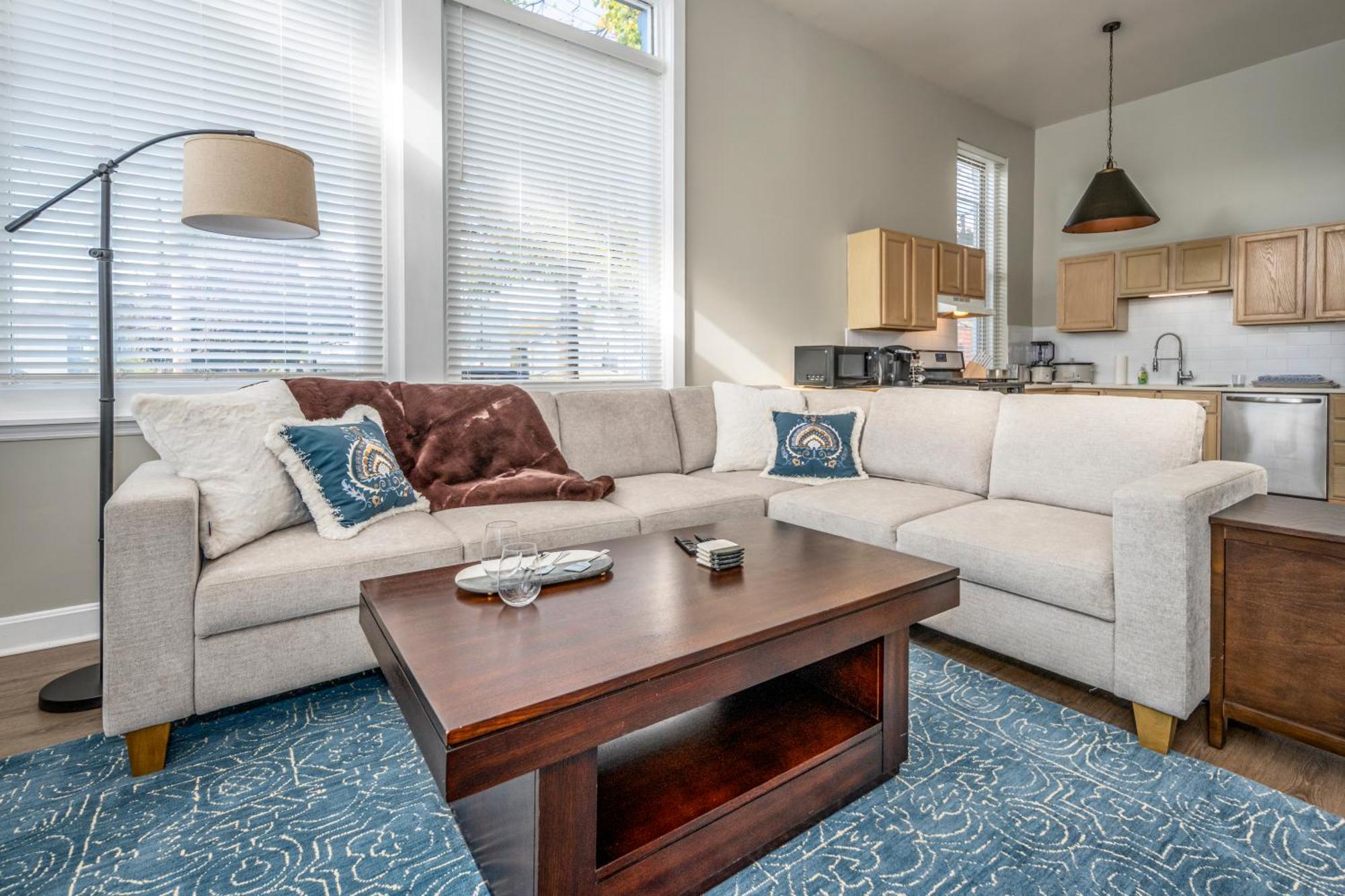 Near Otr And Tql,75in Tv, Lux Beds And Wifi, Free Parking Cincinnati