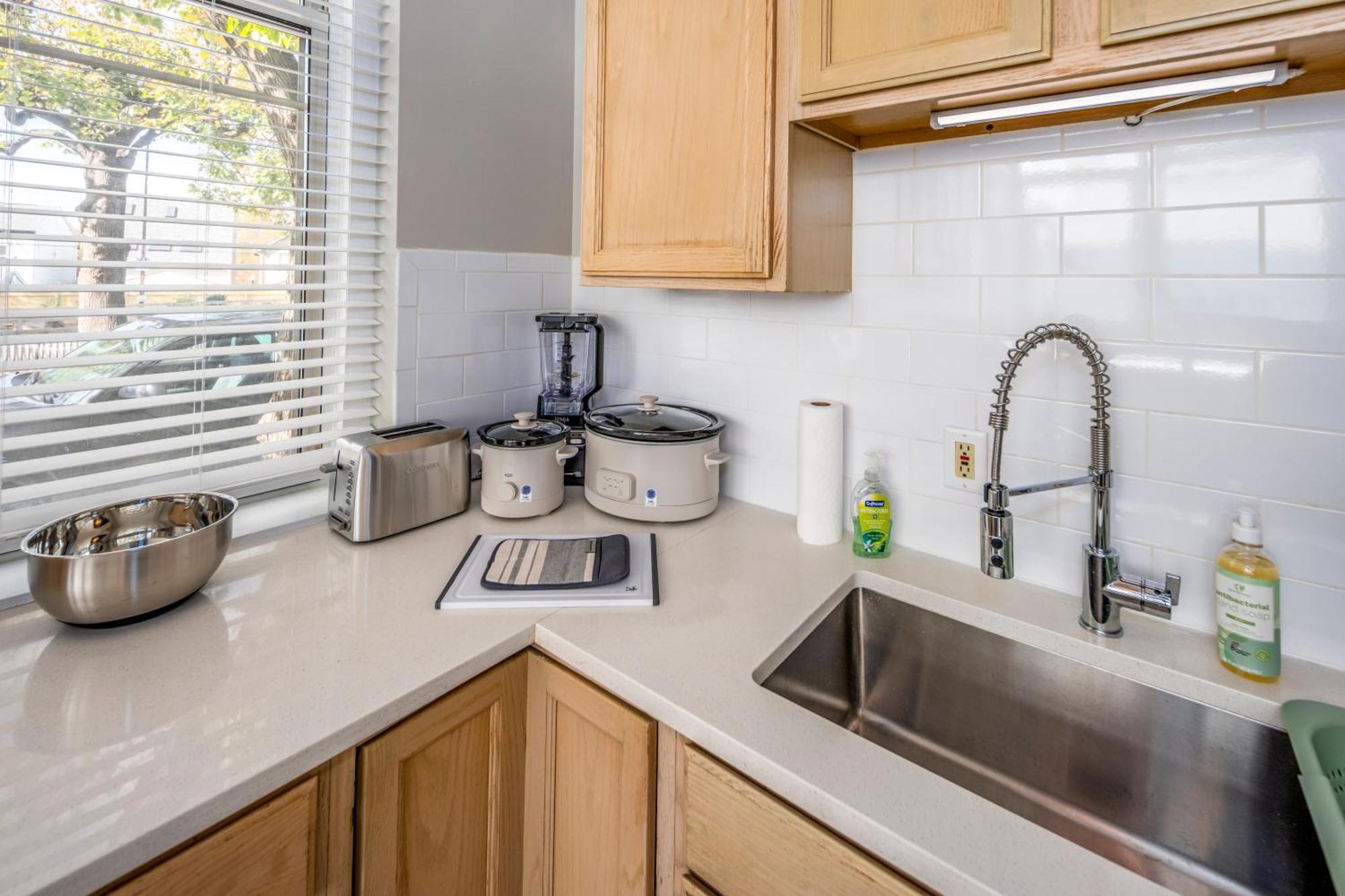 Near Otr And Tql,75in Tv, Lux Beds And Wifi, Free Parking Cincinnati