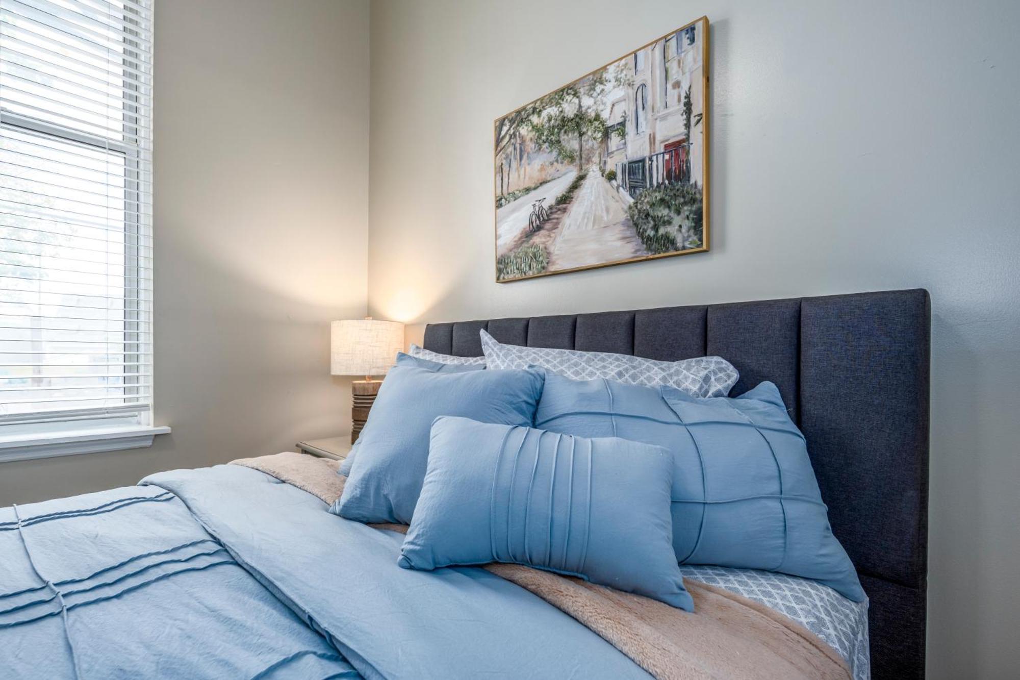 Near Otr And Tql,75in Tv, Lux Beds And Wifi, Free Parking