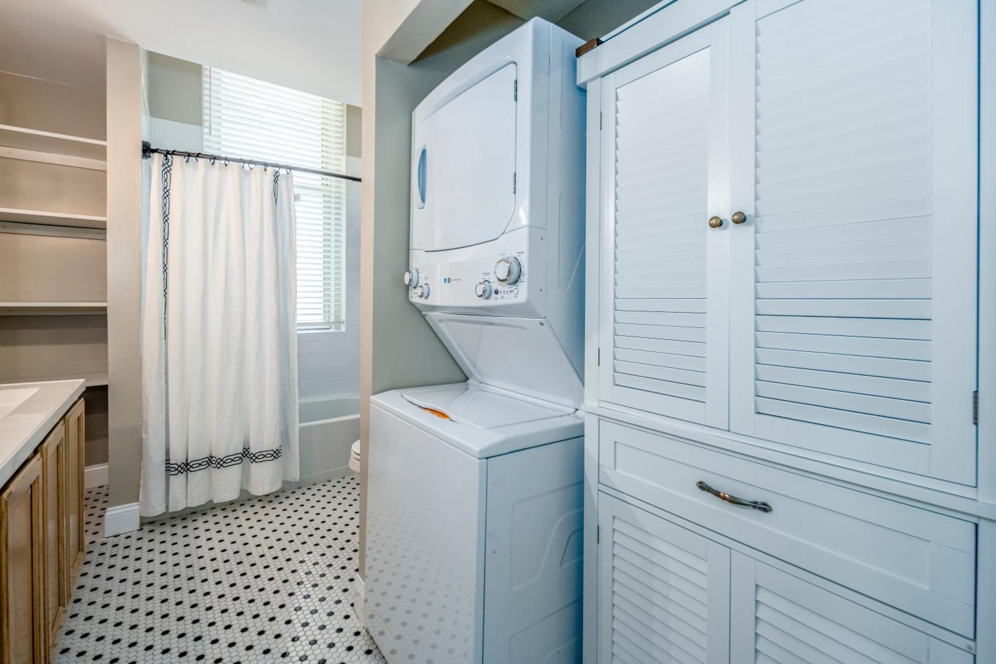 Apartment Near Otr And Tql,75in Tv, Lux Beds And Wifi, Free Parking Cincinnati