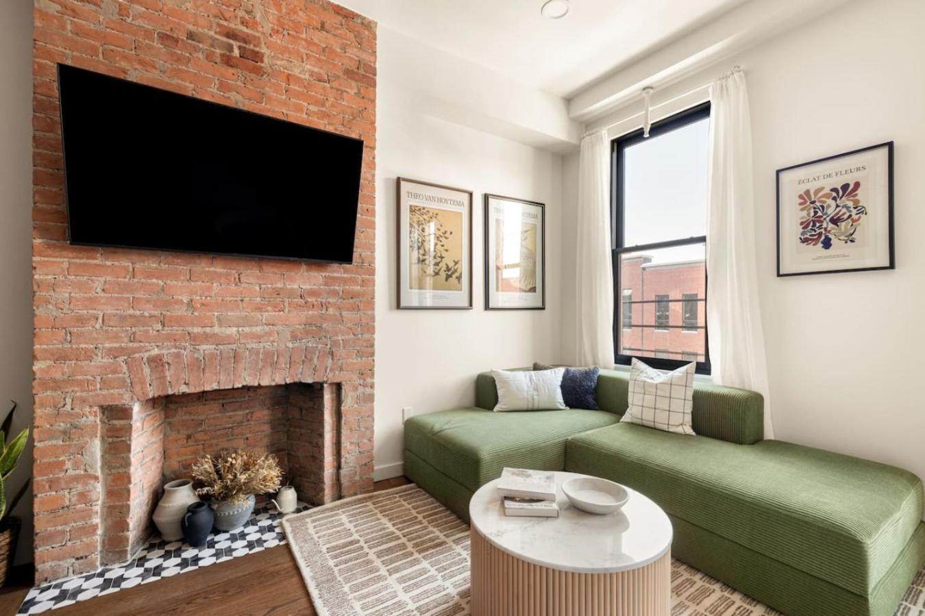 Lux Washington Park - Rooftop Patio - Free Parking Apartment *