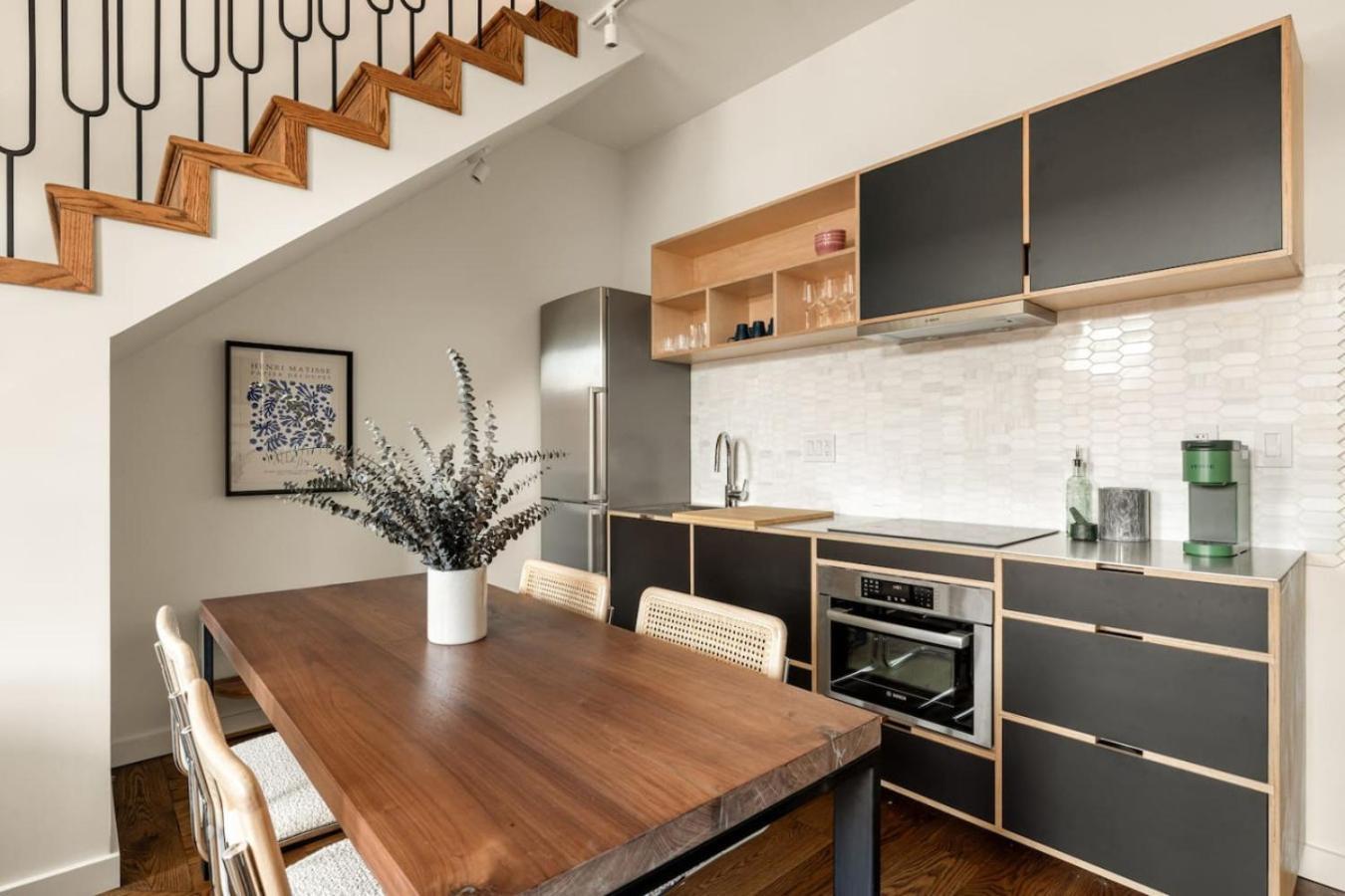 Lux Washington Park - Rooftop Patio - Free Parking Apartment *