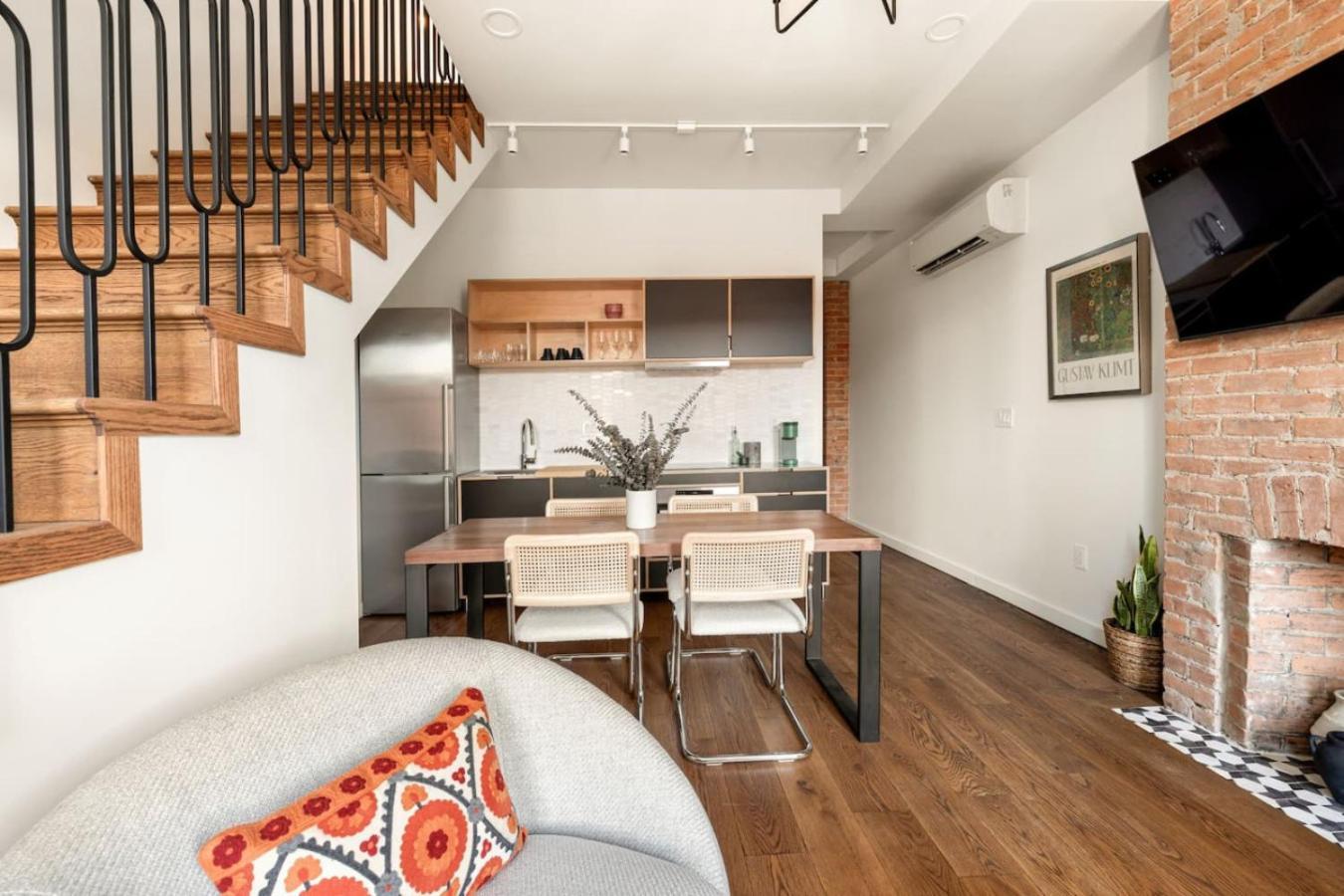 Lux Washington Park - Rooftop Patio - Free Parking Apartment