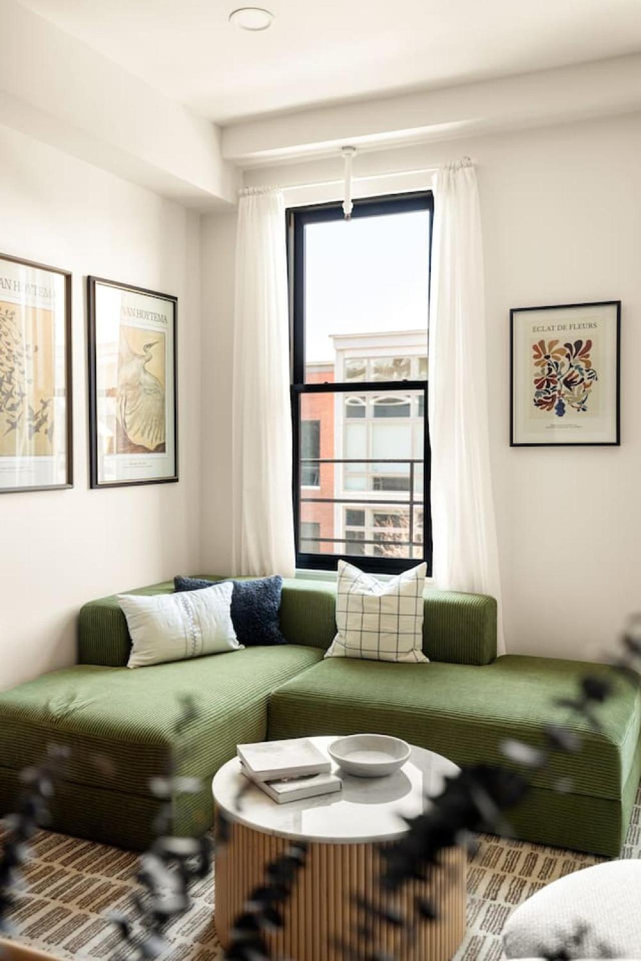 Lux Washington Park - Rooftop Patio - Free Parking Apartment