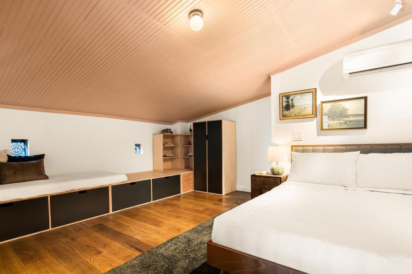 Luxury Loft Near Washington Park - Rooftop Deck * Cincinnati