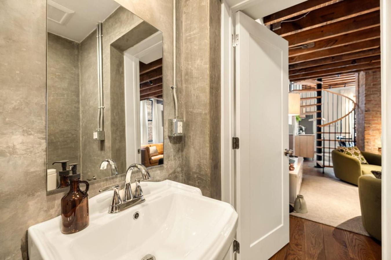 Luxury Loft Near Washington Park - Rooftop Deck Apartment Cincinnati