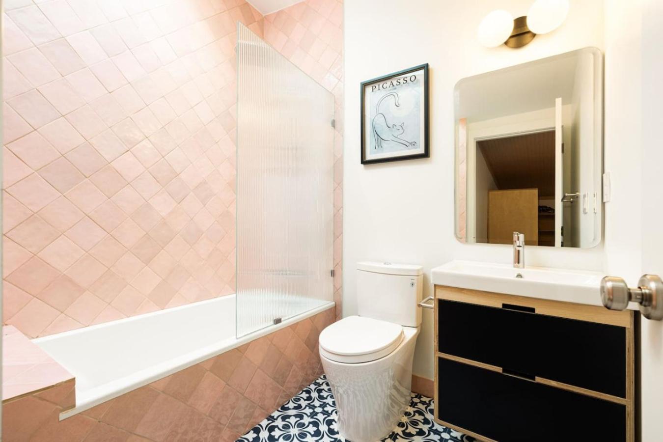 Luxury Loft Near Washington Park - Rooftop Deck Apartment Cincinnati